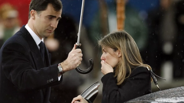 Felipe y Letizia en el funeral de Erika Ortiz