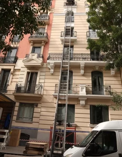 Fachada del piso de la infanta Elena durante su remodelación Fachada del piso de la infanta Elena durante su remodelación