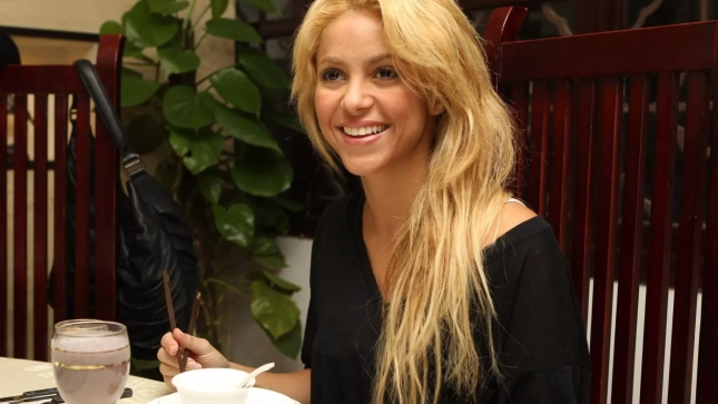 Shakira en un restaurante