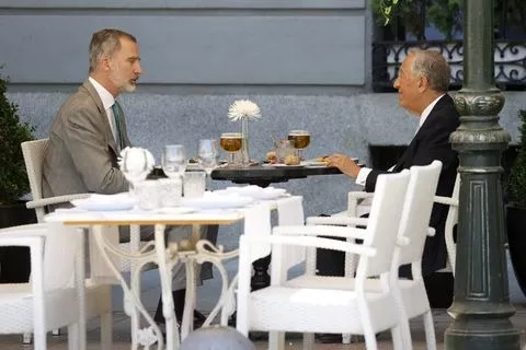 Felipe VI comiendo Felipe VI comiendo