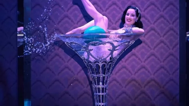 Dita Von Teese en el Baile de la Rosa Dita Von Teese en el Baile de la Rosa