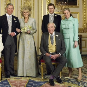 Carlos III junto a la familia de Camilla Parker Bowles Carlos III junto a la familia de Camilla Parker Bowles