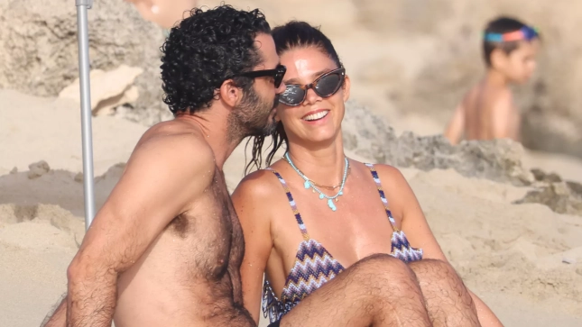 Juana Acosta y su novio Pablo en Ibiza | Gtres Juana Acosta y su novio Pablo en Ibiza | Gtres
