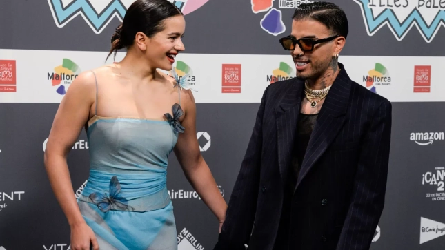 Rosalía y Rauw Alejandro en LOS40 Music Awards | Gtres Rosalía y Rauw Alejandro en LOS40 Music Awards | Gtres