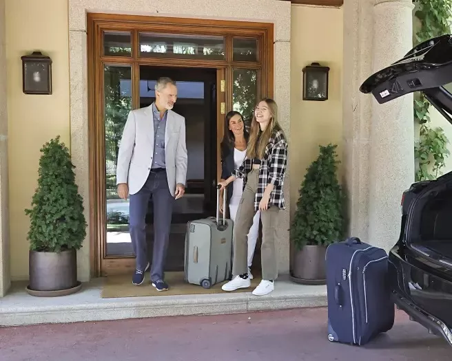 Sofía junto a sus padres en Gales Sofía junto a sus padres en Gales