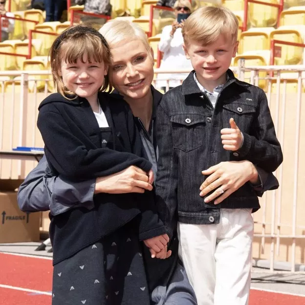 Jacques y Gabriella con Charlene de Mónaco Jacques y Gabriella con Charlene de Mónaco