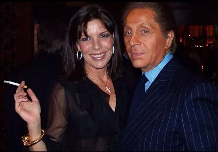 Carolina de Mónaco fumando cuando era más joven Carolina de Mónaco fumando cuando era más joven