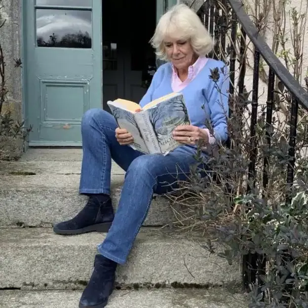 Camilla Parker Bowles en tejanos Camilla Parker Bowles en tejanos
