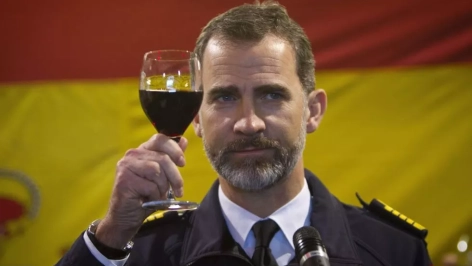 Felipe VI brindando Felipe VI brindando