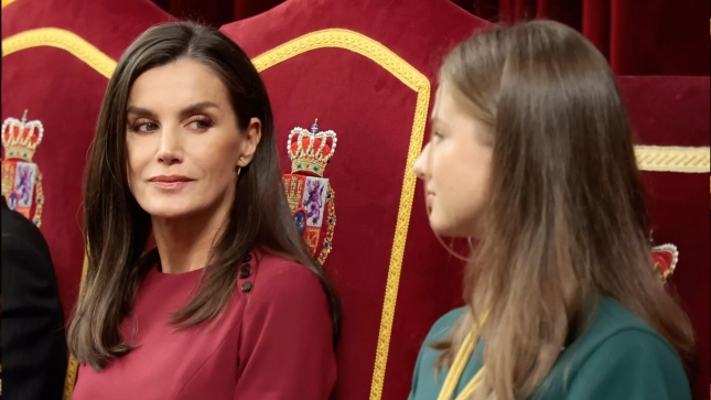 Reina Letizia y princesa Leonor GTRES Reina Letizia y princesa Leonor GTRES