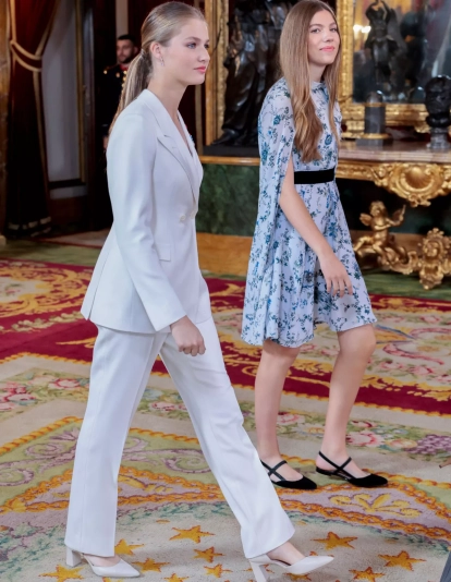 Leonor y Sofía tacones GTRES Leonor y Sofía tacones GTRES