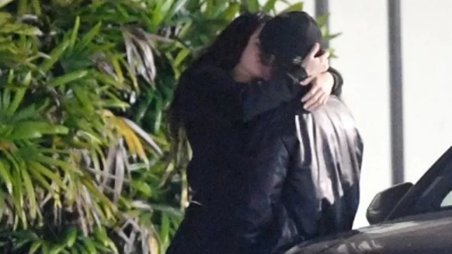 El beso de Rosalía y Jeremy Allen White | Instagram El beso de Rosalía y Jeremy Allen White | Instagram