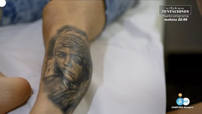 El tatuaje de Álvaro de 'La Isla de las Tentaciones' | Telecinco