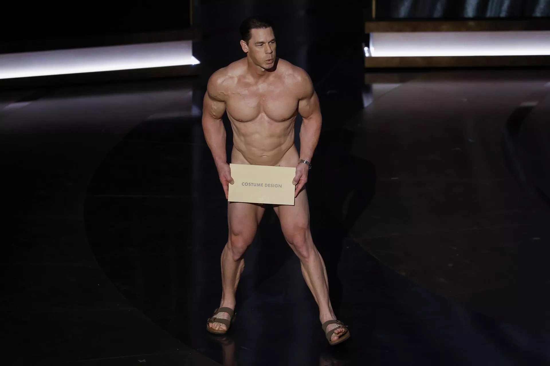 John Cena desnudo en la Gala de los Oscars John Cena desnudo en la Gala de los Oscars