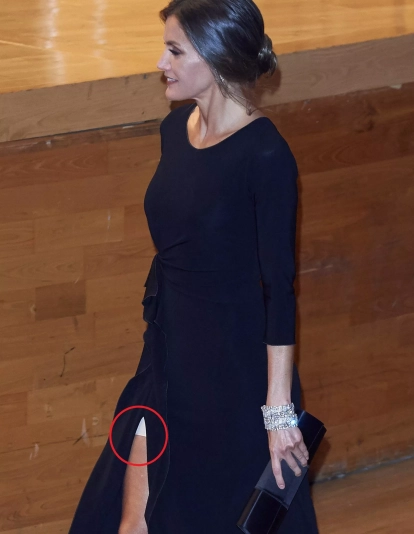 Letizia utiliza una faja Letizia utiliza una faja