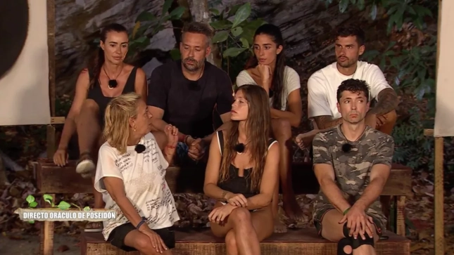Carmen Borrego y Arantxa discutiendo en la Palapa | Telecinco Carmen Borrego y Arantxa discutiendo en la Palapa | Telecinco