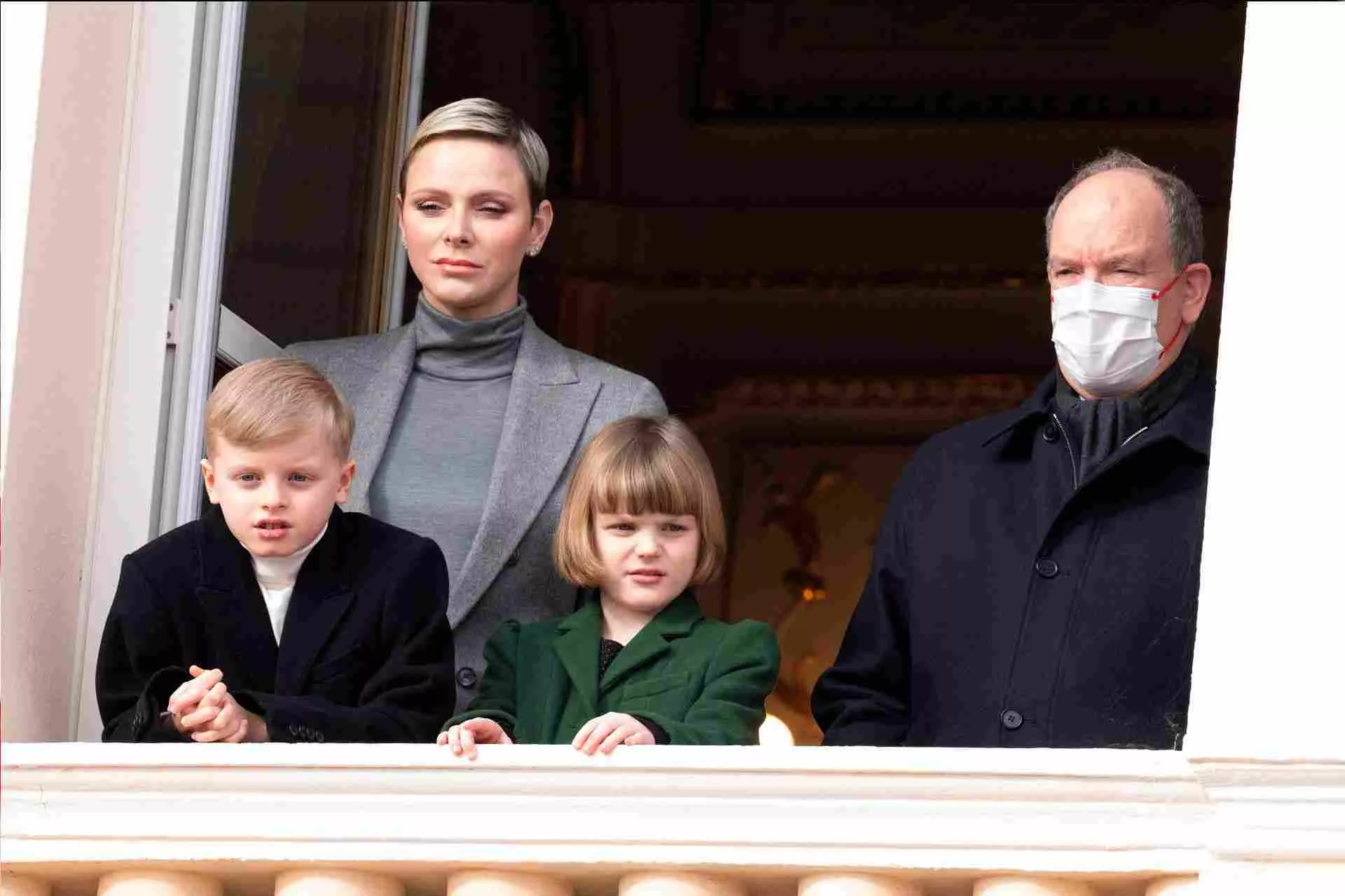 Charlène y Alberto de Mónaco con sus hijos GTRES