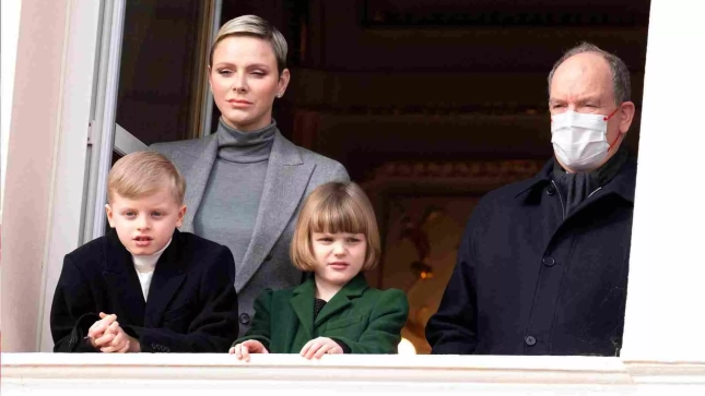 Charlène y Alberto de Mónaco con sus hijos GTRES