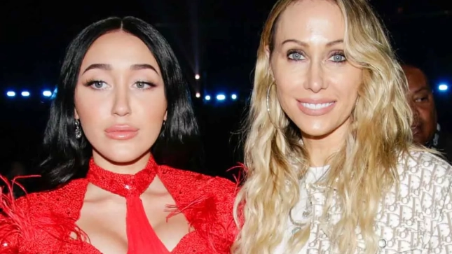 Noah Cyrus y su madre Noah Cyrus y su madre